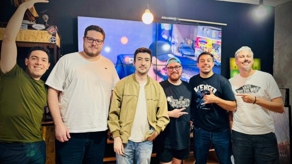 Foto da equipe da Bad Room Studio com a equipe do Combo Infinito